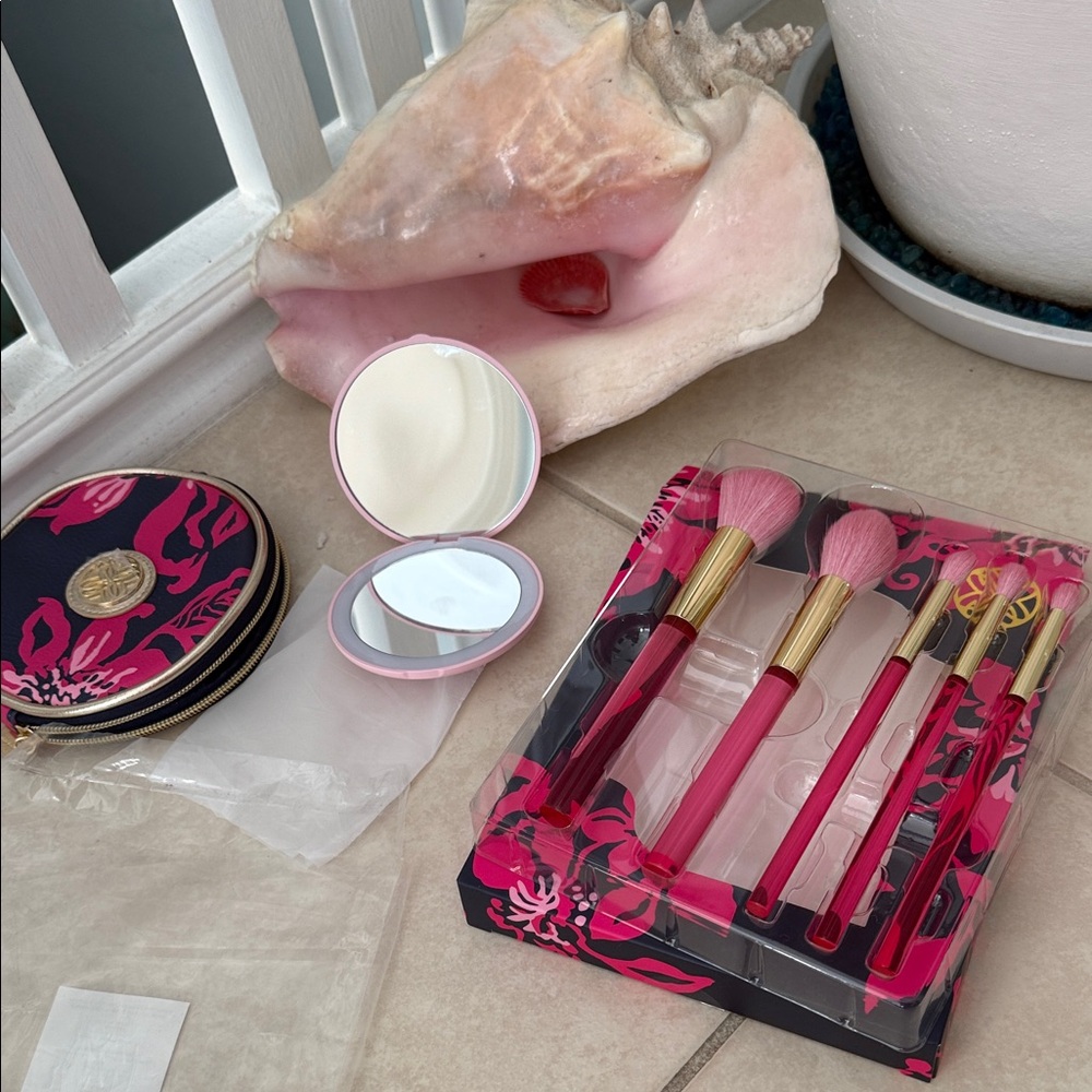 Lilly Pulitzer Makeup Brushes Set and travel mirror